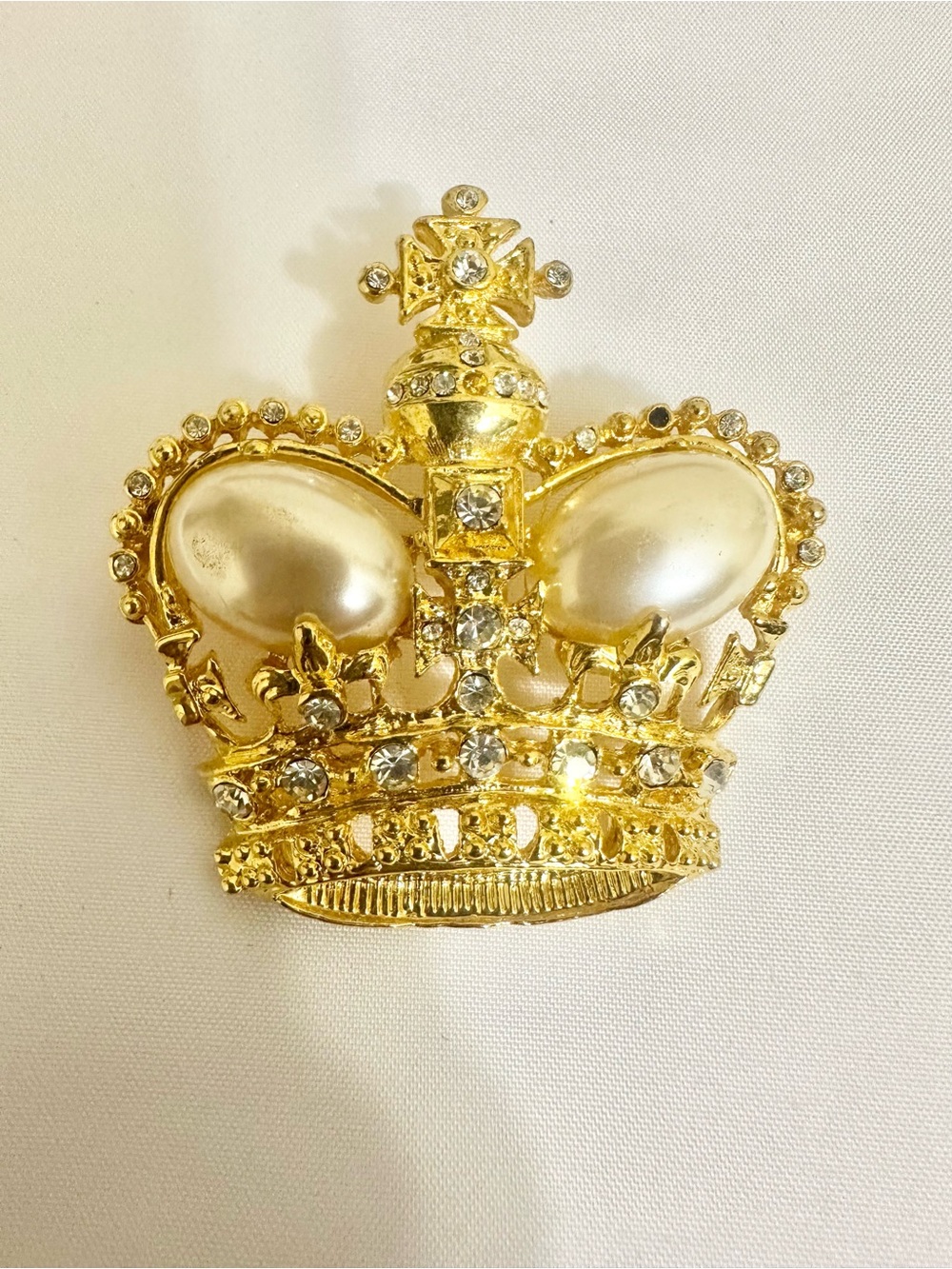Vintage Gold Plated Crown Pearl & Crystal Brooch - (Missing Stone)